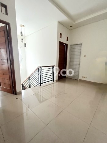 Lokasi strategis! Rumah siap huni dikontrakkan di Tebet LB 200m2 Lokasi strategis! Rumah siap huni dikontrakkan di Tebet LB 200m2