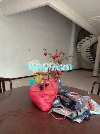 Rumah Mewah LB 365m2 Siap Huni Desain Elegan di Tanjung Duren, Jakarta Barat Rumah Mewah LB 365m2 Siap Huni Desain Elegan di Tanjung Duren, Jakarta Barat