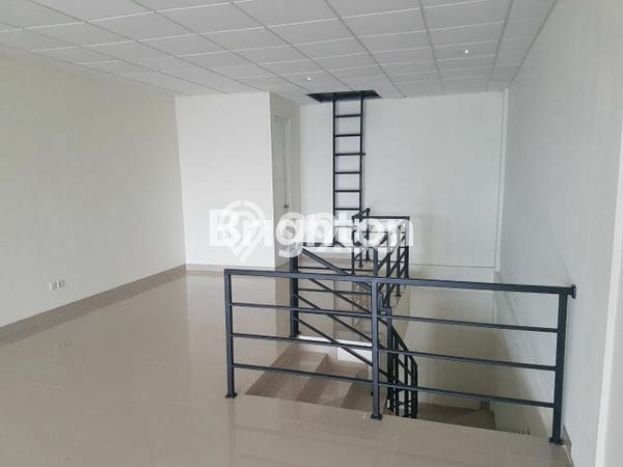 Unit Ruko Dijual di Jakarta Barat LT 135m2 & LB 315m2 Unit Ruko Dijual di Jakarta Barat LT 135m2 & LB 315m2