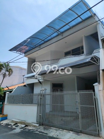 Disewakan! Rumah 4 Kamar Tidur &
2 Kamar Mandi di Tomang, Jakarta Barat Disewakan! Rumah 4 Kamar Tidur &
2 Kamar Mandi di Tomang, Jakarta Barat