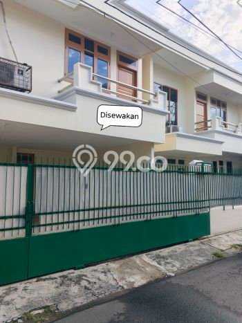 Disewakan! Rumah 6 Kamar Tidur &
3 Kamar Mandi di Tanjung Duren, Jakarta Barat Disewakan! Rumah 6 Kamar Tidur &
3 Kamar Mandi di Tanjung Duren, Jakarta Barat