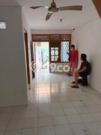 Disewakan! Rumah 3 Kamar Tidur &
2 Kamar Mandi di Tanjung Duren, Jakarta Barat Disewakan! Rumah 3 Kamar Tidur &
2 Kamar Mandi di Tanjung Duren, Jakarta Barat