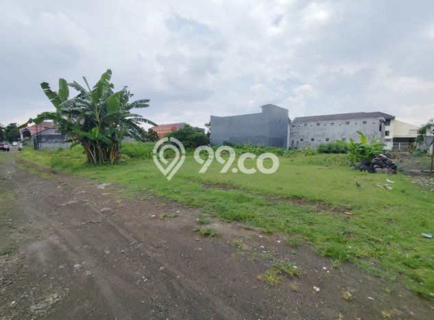 Kavling Tanah Lokasi Strategis di Laweyan, Solo Disewakan 351m2 Kavling Tanah Lokasi Strategis di Laweyan, Solo Disewakan 351m2