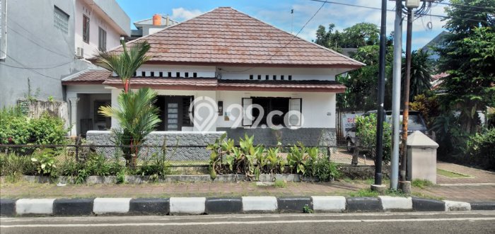 Siap Huni Rumah Mewah 4 Kamar di Menteng Dekat ke Mana Pun Siap Huni Rumah Mewah 4 Kamar di Menteng Dekat ke Mana Pun