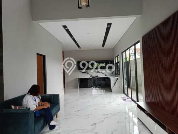 Rumah EXCLUSIVE area Banjarsari, Solo, Luas 200m2m² LB 350m2m² KESEMPATAN TERBATAS! Rumah EXCLUSIVE area Banjarsari, Solo, Luas 200m2m² LB 350m2m² KESEMPATAN TERBATAS!