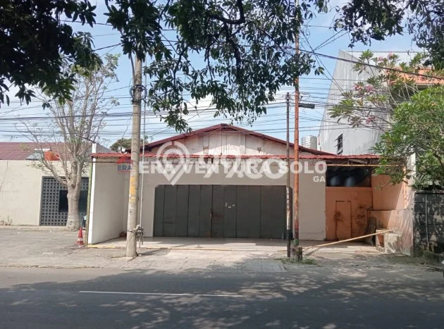 Disewakan Komersial di Laweyan Surakarta LT 360m2, LB 300m2 Disewakan Komersial di Laweyan Surakarta LT 360m2, LB 300m2