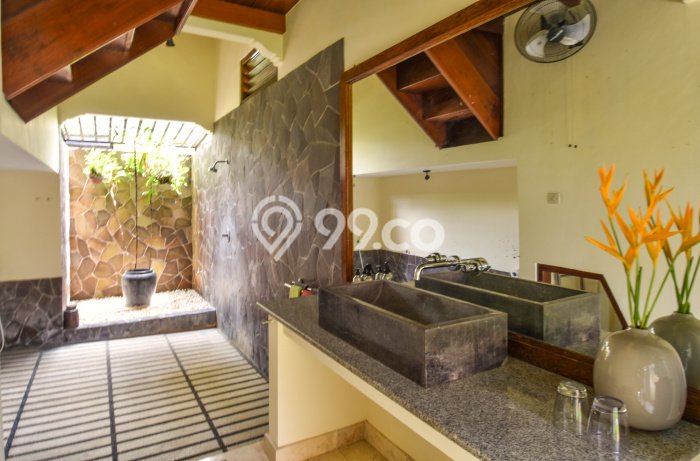 Vila Kawasan , Luas 2970m2m², Lokasi Strategis Vila Kawasan , Luas 2970m2m², Lokasi Strategis