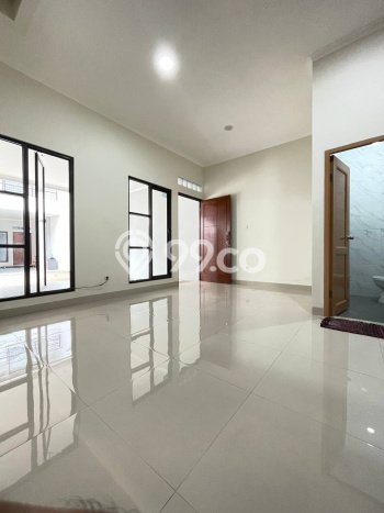 For Sale Rumah 3 Kamar Lokasi Strategis Nyaman dan Strategis di Ciledug For Sale Rumah 3 Kamar Lokasi Strategis Nyaman dan Strategis di Ciledug