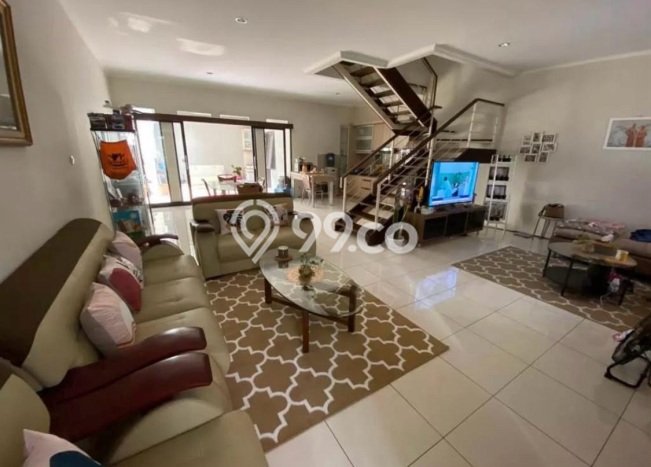 PROPERTI PILIHAN! Rumah Asri area , Luas 141m2m² Bangunan 200m2m² PROPERTI PILIHAN! Rumah Asri area , Luas 141m2m² Bangunan 200m2m²