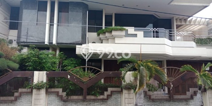 Rumah Elit Modern Tanpa Renovasi di Dharma Husada Surabaya Rumah Elit Modern Tanpa Renovasi di Dharma Husada Surabaya