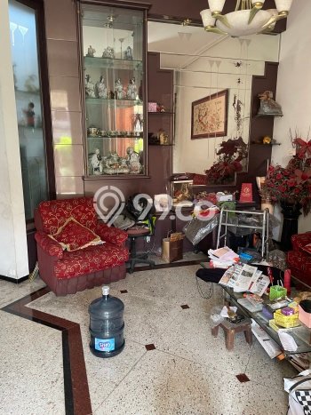 Rumah Elit Modern Tanpa Renovasi di Dharma Husada Surabaya Rumah Elit Modern Tanpa Renovasi di Dharma Husada Surabaya