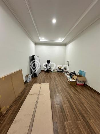 Ready to Use! Premium House LT 200m2 Desain Modern di Puri Indah Ready to Use! Premium House LT 200m2 Desain Modern di Puri Indah