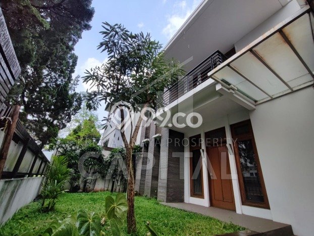 Rumah Elit LB 350m2 Siap Huni Desain Elegan di Setra Duta, Bandung Rumah Elit LB 350m2 Siap Huni Desain Elegan di Setra Duta, Bandung