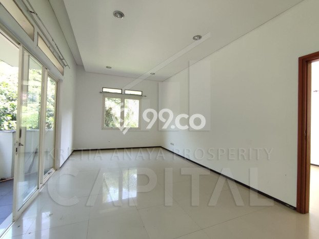 Lokasi terbaik! Rumah siap pakai dikontrakkan di Coblong LB 227m2 Lokasi terbaik! Rumah siap pakai dikontrakkan di Coblong LB 227m2