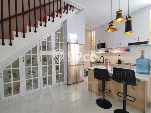 Rumah Elit Modern Tanpa Renovasi di Kota Baru Parahyangan Bandung Rumah Elit Modern Tanpa Renovasi di Kota Baru Parahyangan Bandung