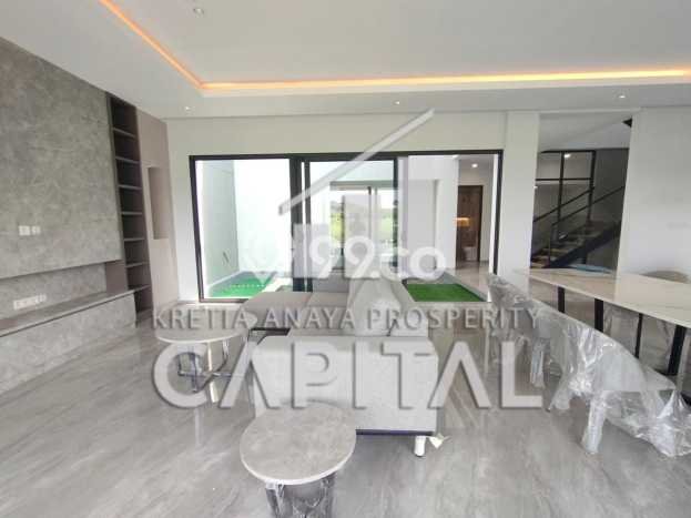 Hunian Mewah LB 400m2 Siap Pakai Desain Elegan di Kota Baru Parahyangan, Bandung Hunian Mewah LB 400m2 Siap Pakai Desain Elegan di Kota Baru Parahyangan, Bandung