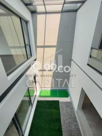 Hunian Mewah LB 400m2 Siap Pakai Desain Elegan di Kota Baru Parahyangan, Bandung Hunian Mewah LB 400m2 Siap Pakai Desain Elegan di Kota Baru Parahyangan, Bandung