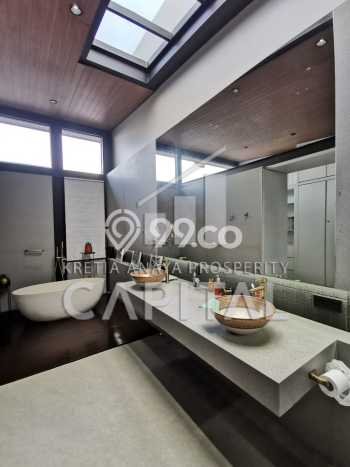 Rumah Mewah LB 700m2 Siap Pakai Desain Elegan di Kota Baru Parahyangan, Bandung Rumah Mewah LB 700m2 Siap Pakai Desain Elegan di Kota Baru Parahyangan, Bandung