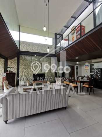 Rumah Mewah LB 700m2 Siap Pakai Desain Elegan di Kota Baru Parahyangan, Bandung Rumah Mewah LB 700m2 Siap Pakai Desain Elegan di Kota Baru Parahyangan, Bandung