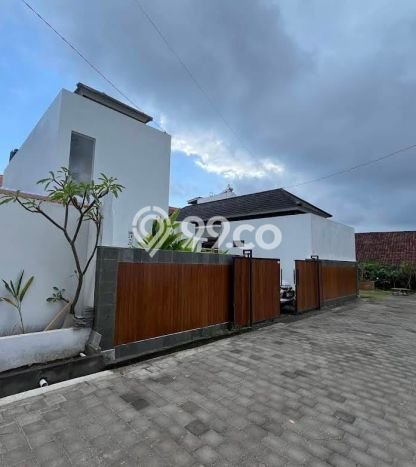 LOKASI STRATEGIS! Vila Kawasan , Luas 214m2m², Area Potensial LOKASI STRATEGIS! Vila Kawasan , Luas 214m2m², Area Potensial