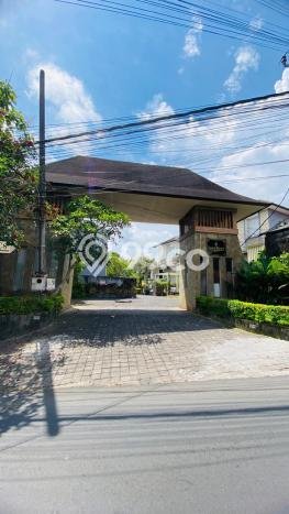 Rumah Tenang di , 5 KM, LT 136m2m² LB 250m2m² Rumah Tenang di , 5 KM, LT 136m2m² LB 250m2m²