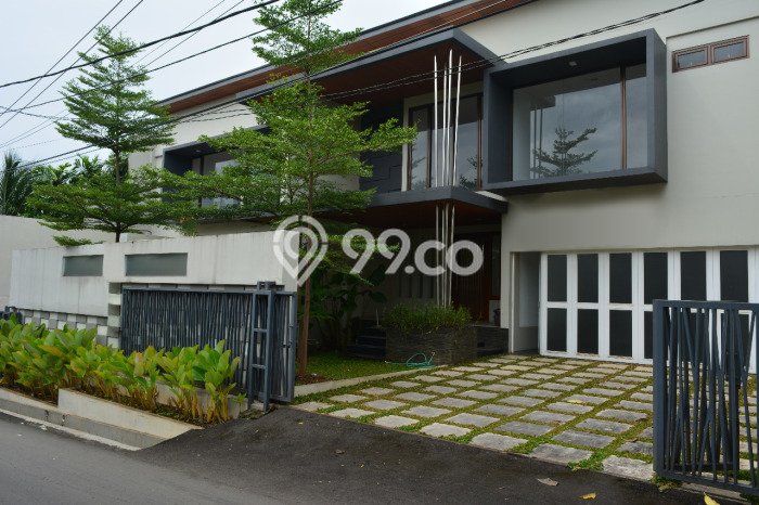 Ready to Use! Luxury House LT 500m2 Desain Modern di Gandaria Ready to Use! Luxury House LT 500m2 Desain Modern di Gandaria