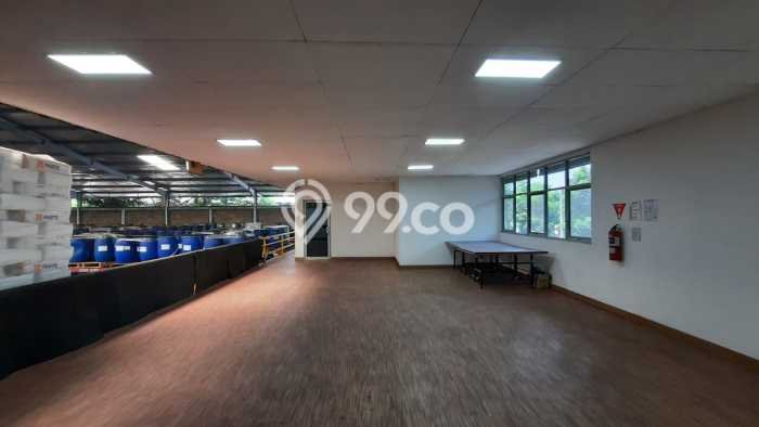 Pabrik Lokasi Strategis di Cikarang, Luas 1113m², Mainroad Pabrik Lokasi Strategis di Cikarang, Luas 1113m², Mainroad