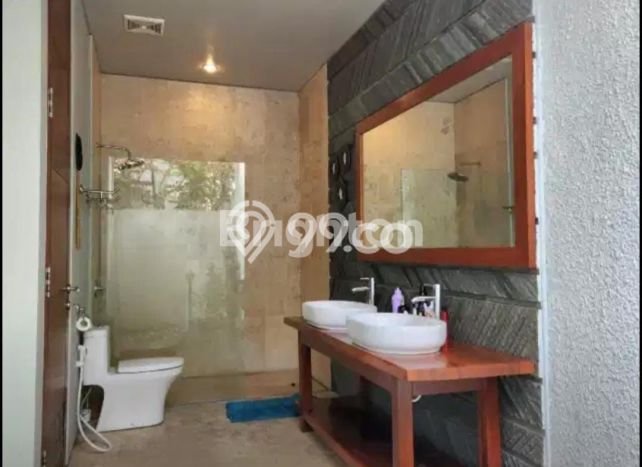 HARGA MENARIK! Vila di , Dimensi 401m2m², Area Strategis dengan jalan bagus HARGA MENARIK! Vila di , Dimensi 401m2m², Area Strategis dengan jalan bagus