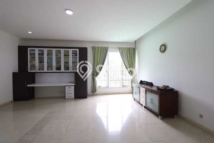 Ready to Use! Luxury House LT 420m2 Desain Elegan di Alam Sutera Ready to Use! Luxury House LT 420m2 Desain Elegan di Alam Sutera