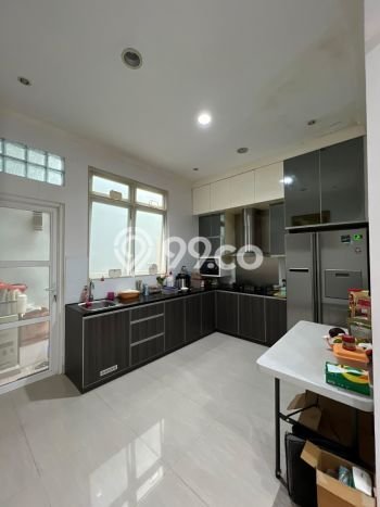 Jual Rumah Mewah Elegan Dengan View Eksklusif di Gading Serpong, Tangerang Jual Rumah Mewah Elegan Dengan View Eksklusif di Gading Serpong, Tangerang