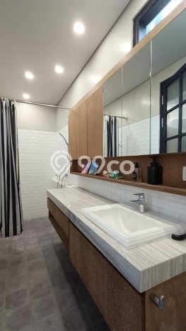 Hunian Mewah LB 500m2 Siap Pakai Desain Elegan di Gading Serpong, Tangerang Hunian Mewah LB 500m2 Siap Pakai Desain Elegan di Gading Serpong, Tangerang