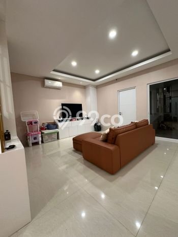 Rumah Mewah LB 195m2 Siap Huni Desain Elegan di Gading Serpong Serenade Lake, Tangerang Rumah Mewah LB 195m2 Siap Huni Desain Elegan di Gading Serpong Serenade Lake, Tangerang