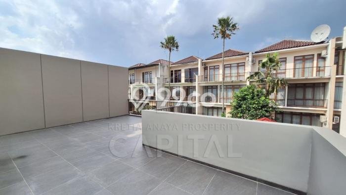 For Sale! Luxury House LT 153m2 Desain Modern di Setra Duta For Sale! Luxury House LT 153m2 Desain Modern di Setra Duta