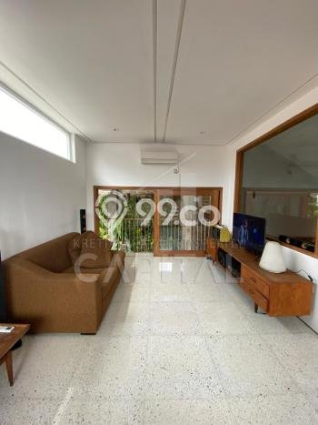 Jual Rumah Luas Elegan Dengan View Cantik di Pulomas, Jakarta Timur Jual Rumah Luas Elegan Dengan View Cantik di Pulomas, Jakarta Timur