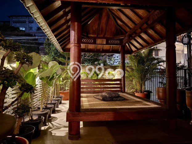 Rumah Mewah LB 360m2 Siap Huni Desain Elegan di Pasteur, Bandung Rumah Mewah LB 360m2 Siap Huni Desain Elegan di Pasteur, Bandung
