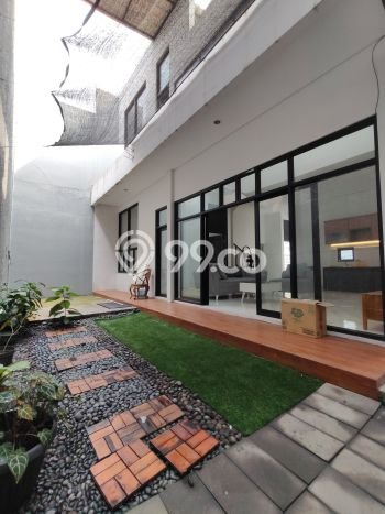 Rumah Elit Modern Tanpa Renovasi di Rawamangun Jakarta Timur Rumah Elit Modern Tanpa Renovasi di Rawamangun Jakarta Timur