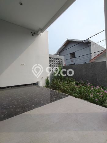 Rumah Elit Modern Tanpa Renovasi di Rawamangun Jakarta Timur Rumah Elit Modern Tanpa Renovasi di Rawamangun Jakarta Timur