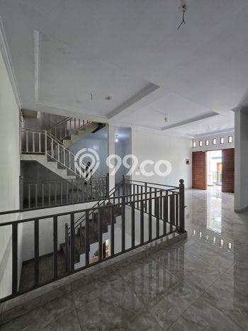 Hunian Mewah Siap Huni LT 175m2 di Duren Sawit, Jakarta Timur Hunian Mewah Siap Huni LT 175m2 di Duren Sawit, Jakarta Timur