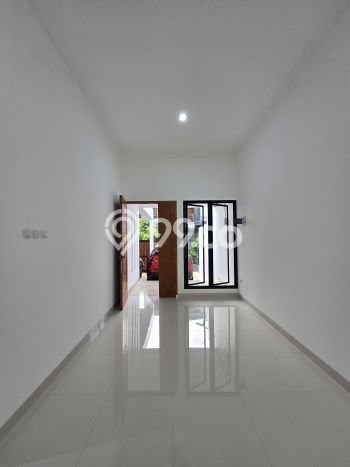 Siap Huni Rumah Mewah 4 Kamar di Duren Sawit Dekat ke Mana Pun Siap Huni Rumah Mewah 4 Kamar di Duren Sawit Dekat ke Mana Pun