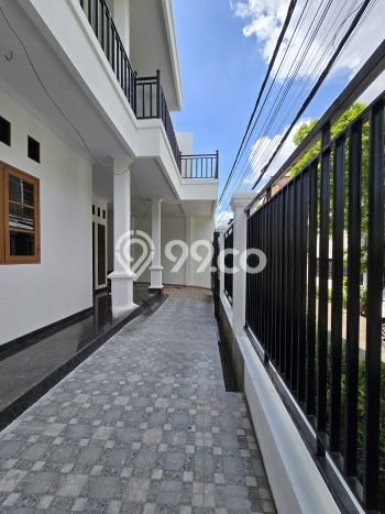 Hunian Mewah Siap Huni LT 175m2 di Duren Sawit, Jakarta Timur Hunian Mewah Siap Huni LT 175m2 di Duren Sawit, Jakarta Timur