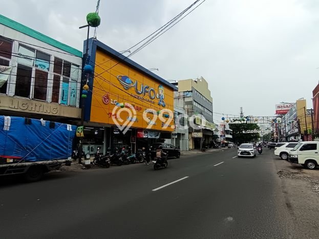 Ruko Disewa di Bekasi dengan LB 1600m2 Area Komersial Ramai Ruko Disewa di Bekasi dengan LB 1600m2 Area Komersial Ramai