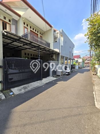 Dijual Rumah 4 Kamar Lokasi Ideal Nyaman dan Strategis di Duren Sawit Dijual Rumah 4 Kamar Lokasi Ideal Nyaman dan Strategis di Duren Sawit