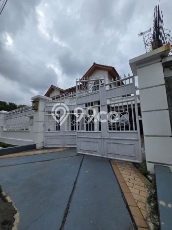 Ready to Use! Luxury House LT 527m2 Desain Elegan di Kayu Putih Ready to Use! Luxury House LT 527m2 Desain Elegan di Kayu Putih