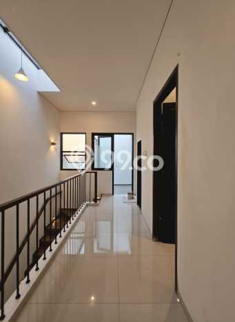 Jual Rumah Mewah Elegan Dengan View Cantik di Rawamangun, Jakarta Timur Jual Rumah Mewah Elegan Dengan View Cantik di Rawamangun, Jakarta Timur