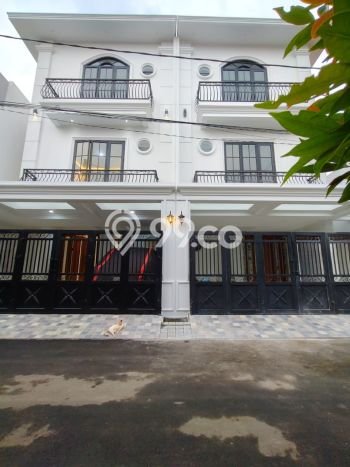 For Sale Rumah 5 Kamar Lokasi Ideal Bagus dan Strategis di Cinere For Sale Rumah 5 Kamar Lokasi Ideal Bagus dan Strategis di Cinere