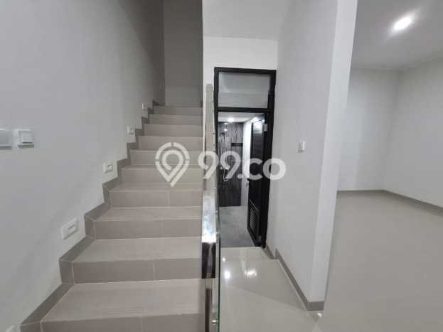 Rumah Elit Modern Siap Huni di Puri Indah Jakarta Barat Rumah Elit Modern Siap Huni di Puri Indah Jakarta Barat