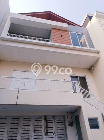 Ready to Use! Luxury House LT 160m2 Desain Modern di Puri Indah Ready to Use! Luxury House LT 160m2 Desain Modern di Puri Indah
