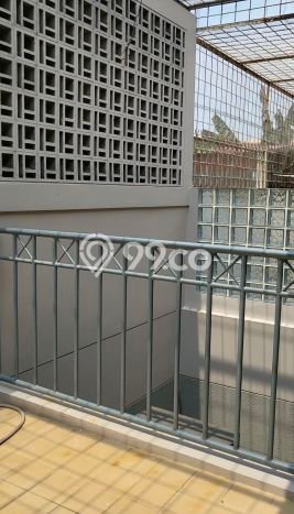 Rumah Elit Modern Siap Huni di Joglo Jakarta Barat Rumah Elit Modern Siap Huni di Joglo Jakarta Barat