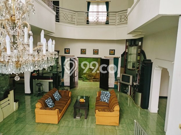 Rumah Mewah LB 730m2 Siap Pakai Desain Elegan di Tidar, Malang Rumah Mewah LB 730m2 Siap Pakai Desain Elegan di Tidar, Malang