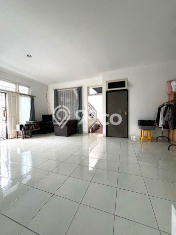 Jual Rumah Mewah Elegan Dengan View Eksklusif di Green Lake City, Jakarta Barat Jual Rumah Mewah Elegan Dengan View Eksklusif di Green Lake City, Jakarta Barat